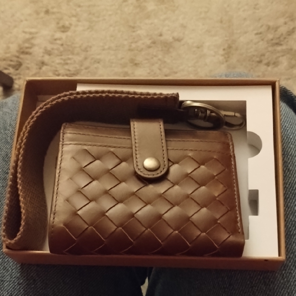Andar Lo Wallet In The Color Timber